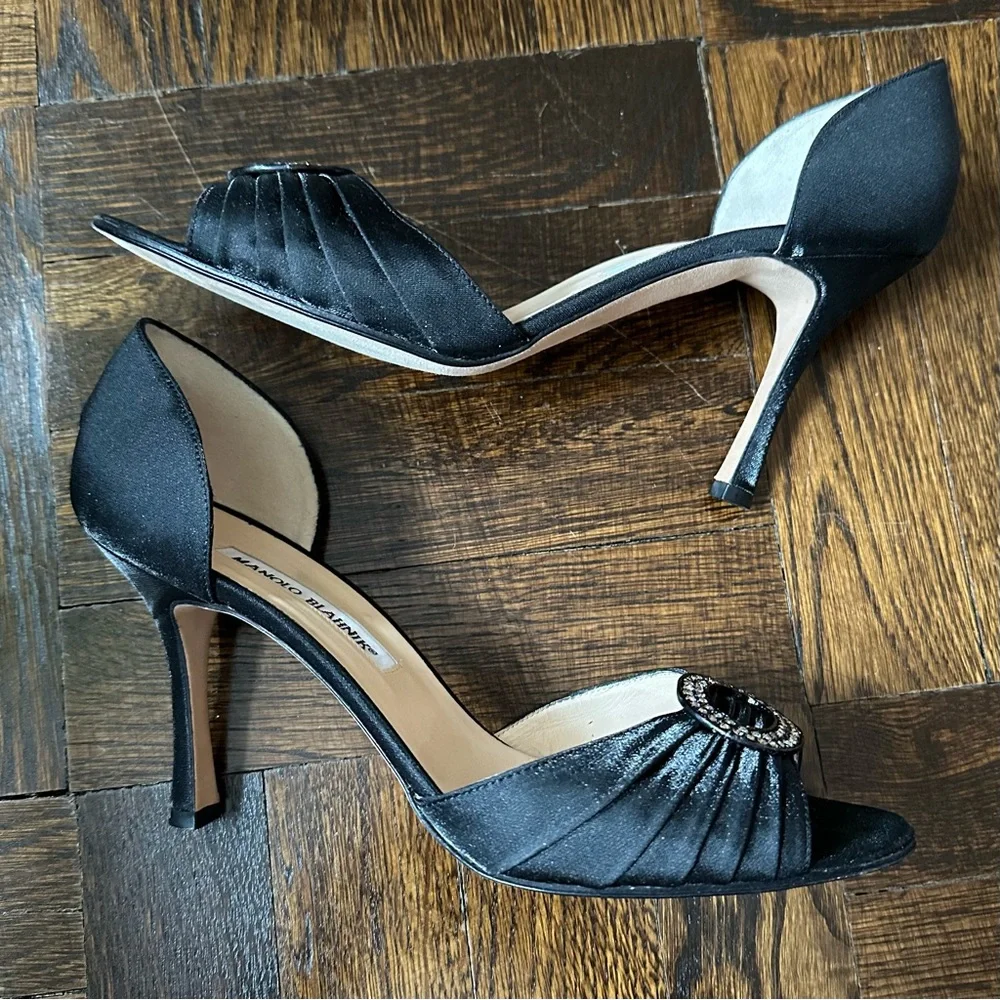 MANOLO BLAHNIK NIB BLACK SILK SEDARABY D’ORSAY CRYSTAL BUCKLE HEELS - SIZE 39.5 - Picture 8 of 10